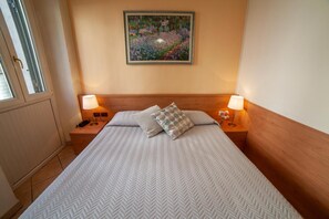 Coffres-forts dans les chambres, bureau, Wi-Fi gratuit, draps fournis