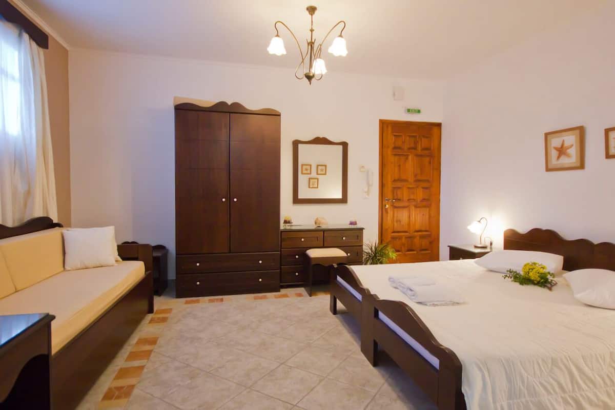 Studio, Garden View (Semi Ground Floor) | In-room safe, WiFi (free), bed sheets