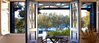 Nikos Sea view apts Milos