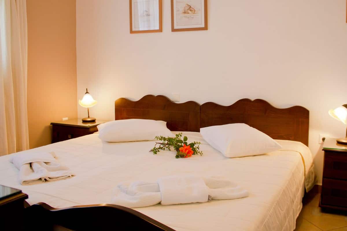 Studio, Sea View | In-room safe, WiFi (free), bed sheets