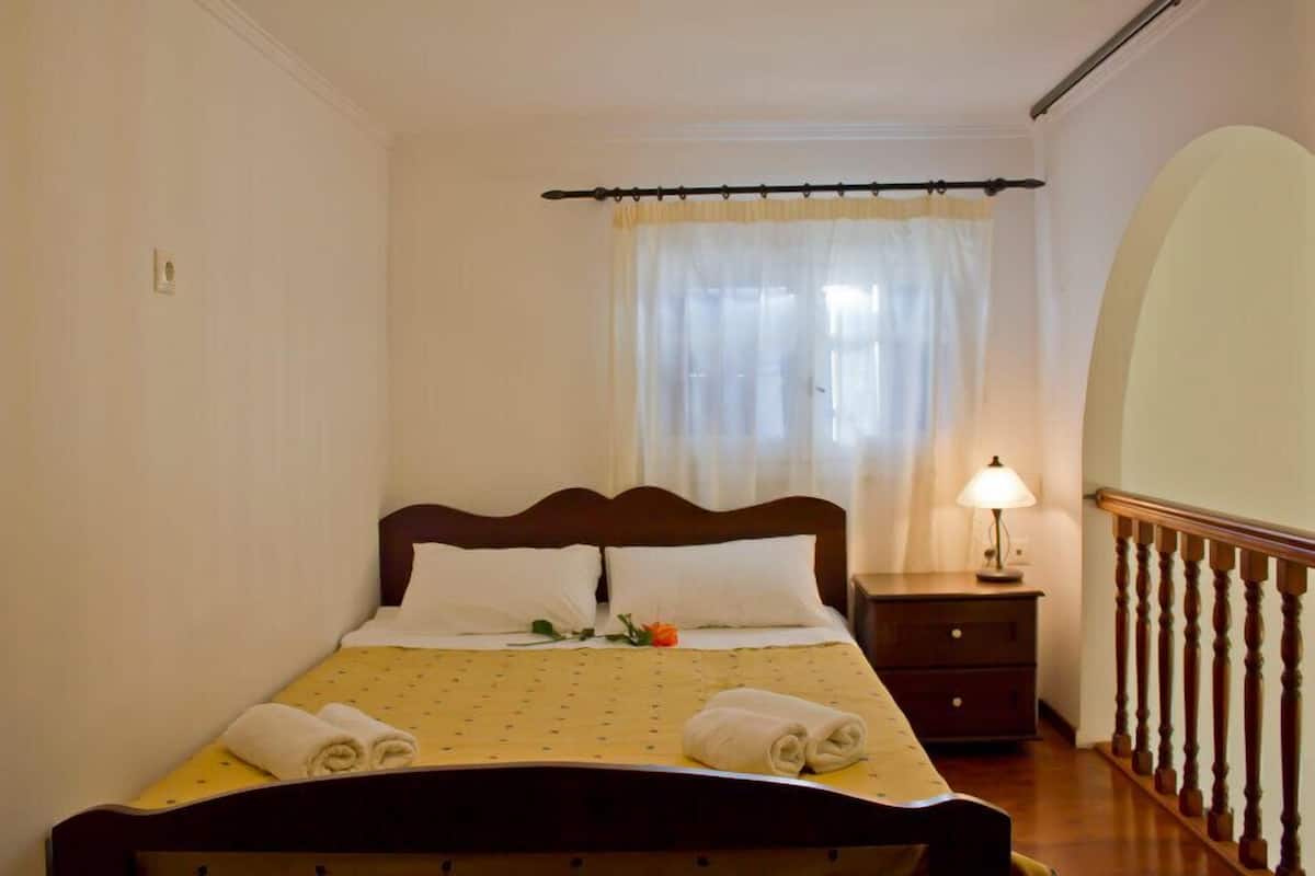 Apartment, 2 Bedrooms, Sea View | In-room safe, WiFi (free), bed sheets