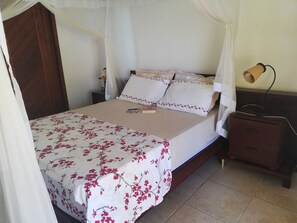 3 bedrooms, iron/ironing board, Internet, bed sheets
