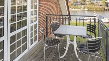 Deluxe Suite, Balcony | Living area | 40-inch flat-screen TV with cable channels, TV