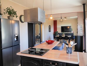 Unclassified image, 3 of 26, button