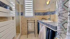 Unclassified image, 5 of 26, button