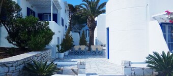 Nicos Studios & Apartments