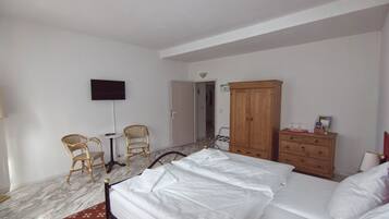 Habitació doble bàsica | Bressols gratuïts, llits addicionals, wifi gratuïta i roba de llit