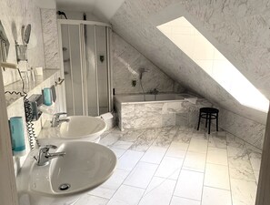 Bathroom - Hotel Sächsischer Hof (Scheibenberg)