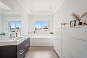 Bathtub, hair dryer, towels, soap - Penthouse close to the beach in Los Boliches (Fuengirola)