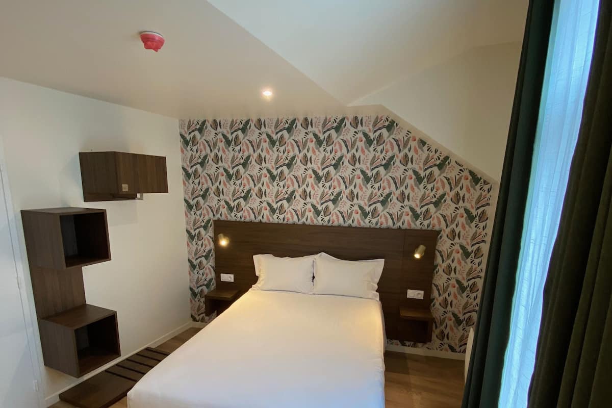 economy double room | 1 bedroom, premium bedding, desk, laptop workspace