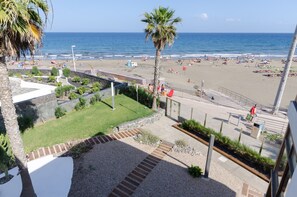 On the beach - Beachfront Apartment at the San Agustin Beach (San Bartolomé de Tirajana)