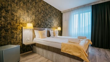 Desk, laptop workspace, free WiFi, bed sheets