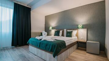 Desk, laptop workspace, free WiFi, bed sheets