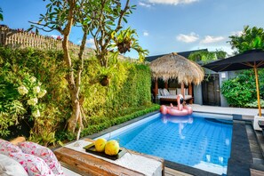 حمام سباحة خاص