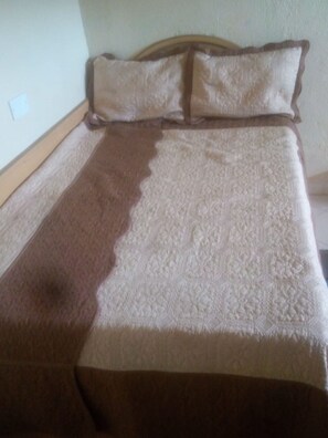 Single Room | Desk, free WiFi, bed sheets
