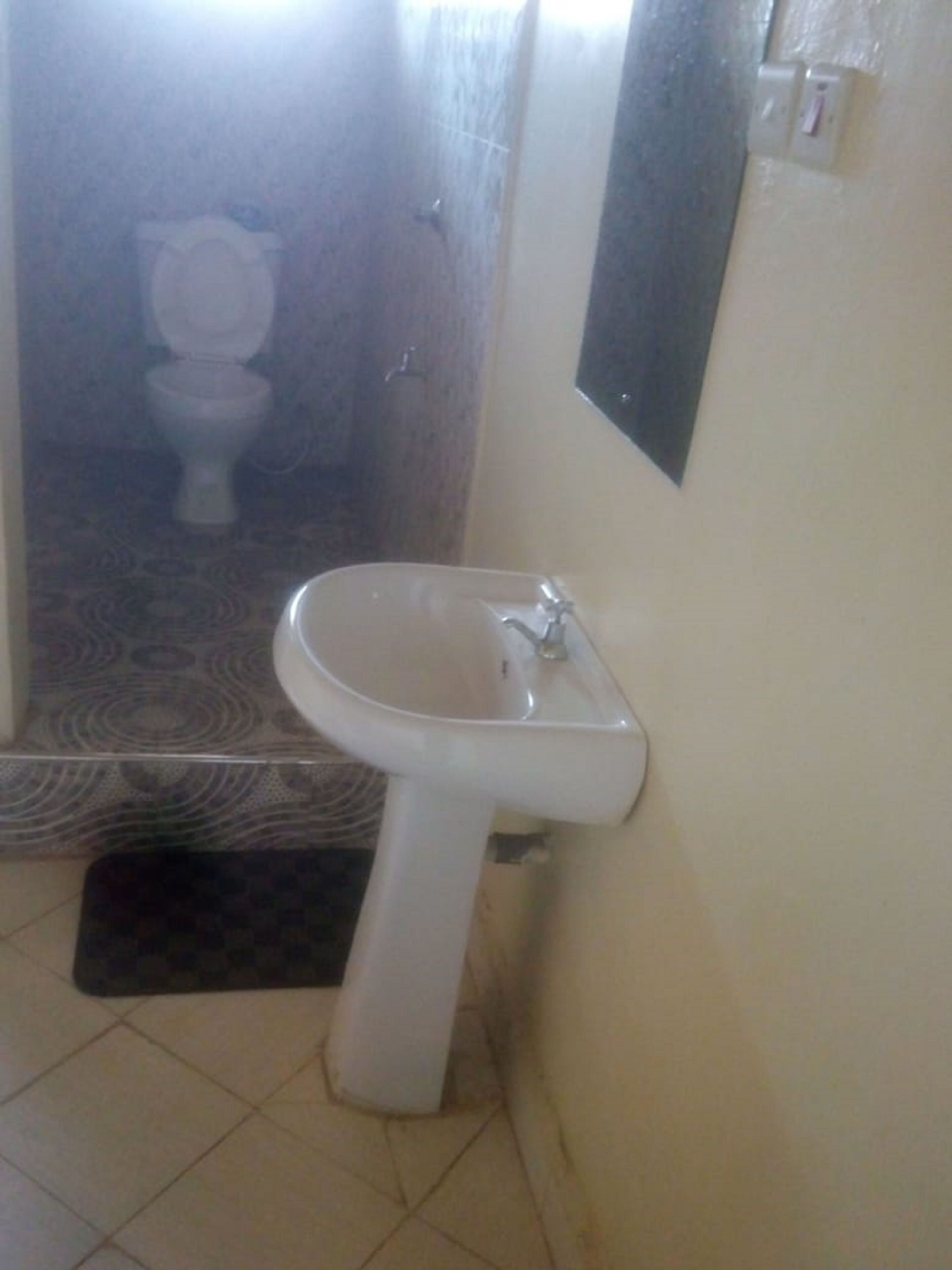 Single Room | Bathroom | Shower, rainfall showerhead, towels