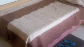 Single Room | Desk, free WiFi, bed sheets