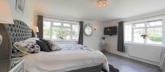 Inviting 7-bed House With sea Views in Hythe