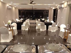 Restaurant - White Mist by Happy Retreats (Devanahalli)