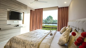 Standard Single Room - White Mist by Happy Retreats (Devanahalli)