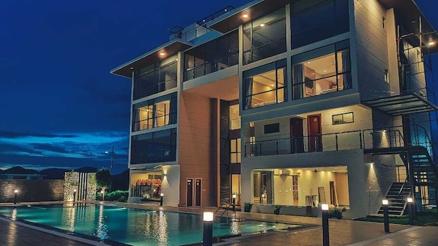 Front of property - evening/night - White Mist by Happy Retreats (Devanahalli)