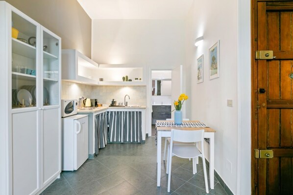 Fridge, microwave, stovetop, electric kettle