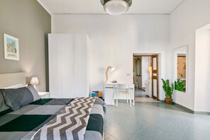 1 soverom, skrivebord, strykejern/-brett og wi-fi