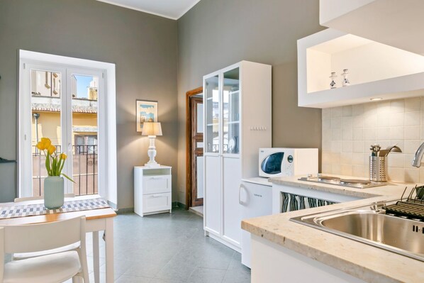 Fridge, microwave, stovetop