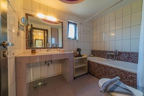 Combined shower/bathtub, hair dryer, towels, soap