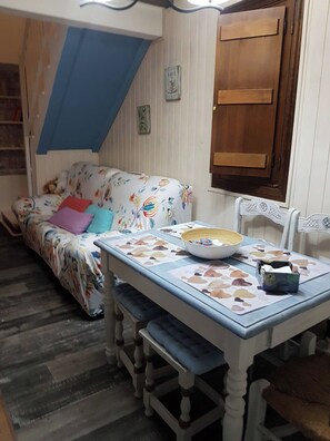 Casa, 1 habitación, balcón | Restauración