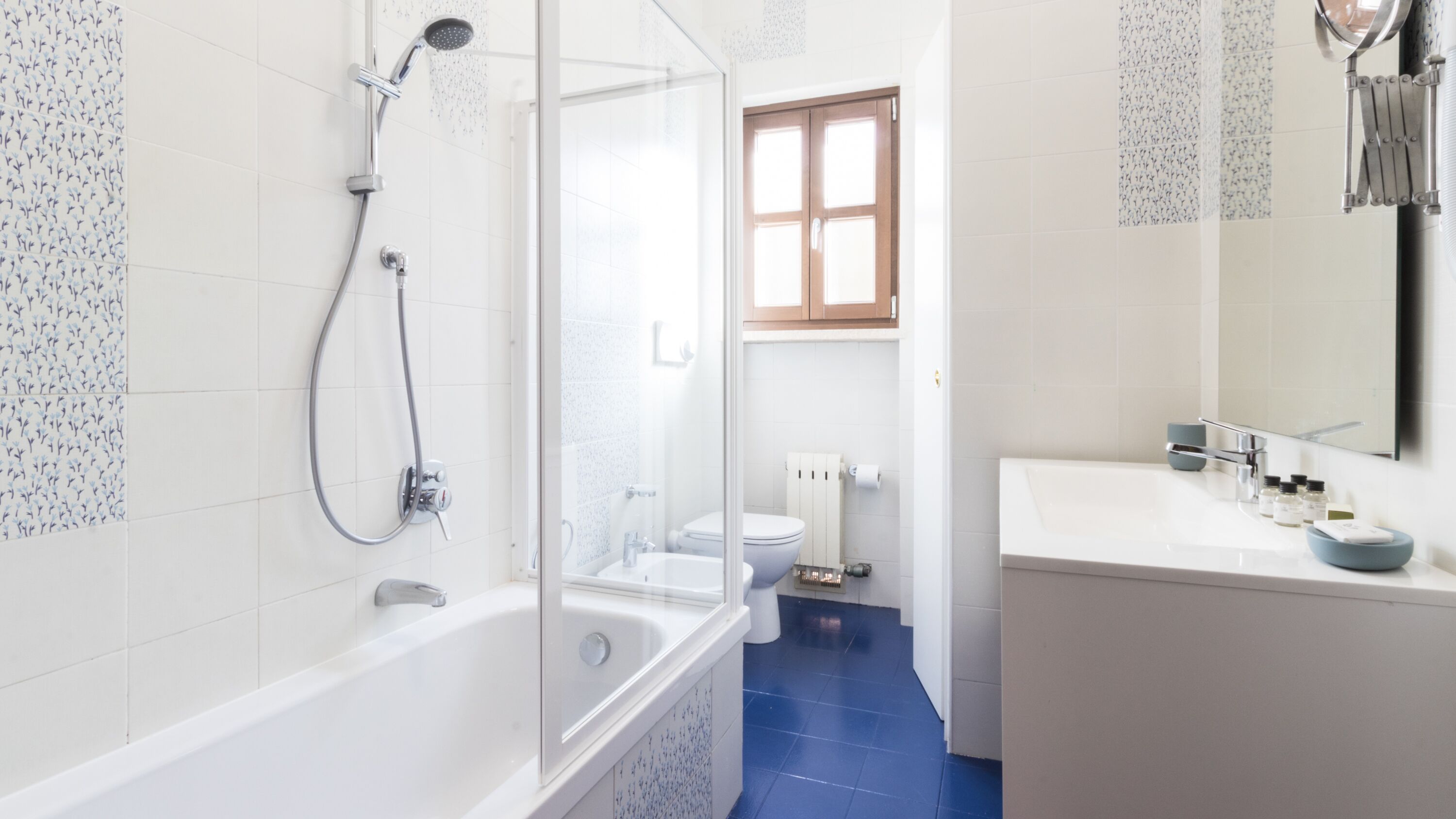 Badewanne, Haartrockner, Bidet, Handtücher
