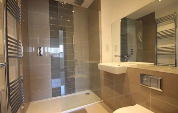 Classic Apartment | Bathroom