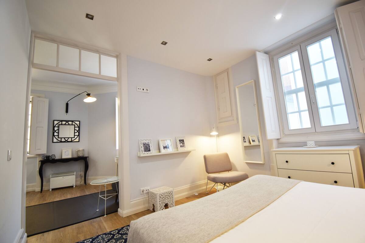 Deluxe-íbúð - 1 svefnherbergi | 1 svefnherbergi, rúm með memory foam dýnum, sérhannaðar innréttingar