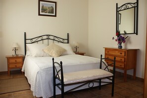 House, 2 Bedrooms, Smoking, Balcony - Accommodation Huetor (Vinuela)