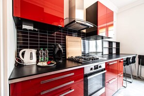 Comfort Apartment | Private kitchen | Fridge, oven, stovetop, dishwasher - Powisle Superior Apartment (Warsaw)