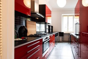 Departamento Confort | Cocina privada | Refrigerador, horno, parrilla de estufa y lavavajillas 