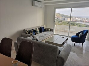 TV, stereo - Comfortable apartment overlooking the Mediterranean (Bizerte)