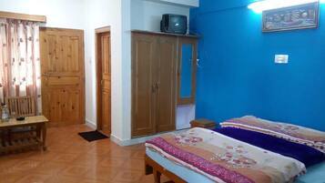 Deluxe Double Room | Iron/ironing board