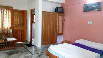 Deluxe Double Room | Iron/ironing board