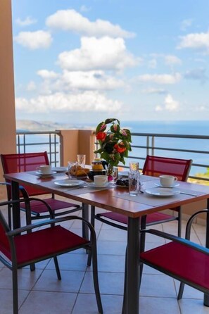 Deluxe Villa, 3 Bedrooms, Sea View | Balcony
