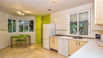 Apartment, 3 Bedrooms, Smoking, Patio | Living area