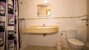 Apartemen, 3 kamar tidur, Boleh Merokok, patio | Kamar mandi