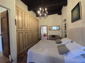 1 chambre, fer et planche à repasser, accès au Wi-Fi (inclus)