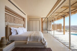 Villa Grand, vistas a la piscina (Panorama) | Ropa de cama de alta calidad, minibar, caja fuerte y escritorio