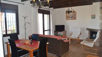 House, 2 Bedrooms, Smoking, Balcony | Dining