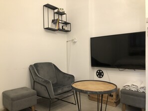 Téléviseur à écran plat de 42 po avec télévision par cùble, téléviseur