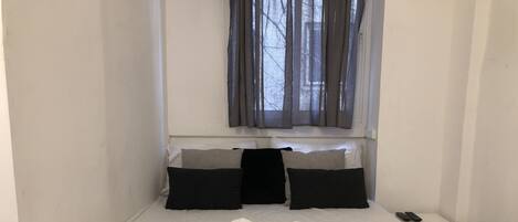 Classic Studio | Free WiFi, bed sheets