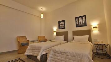 Minibar, individually decorated, individually furnished, desk