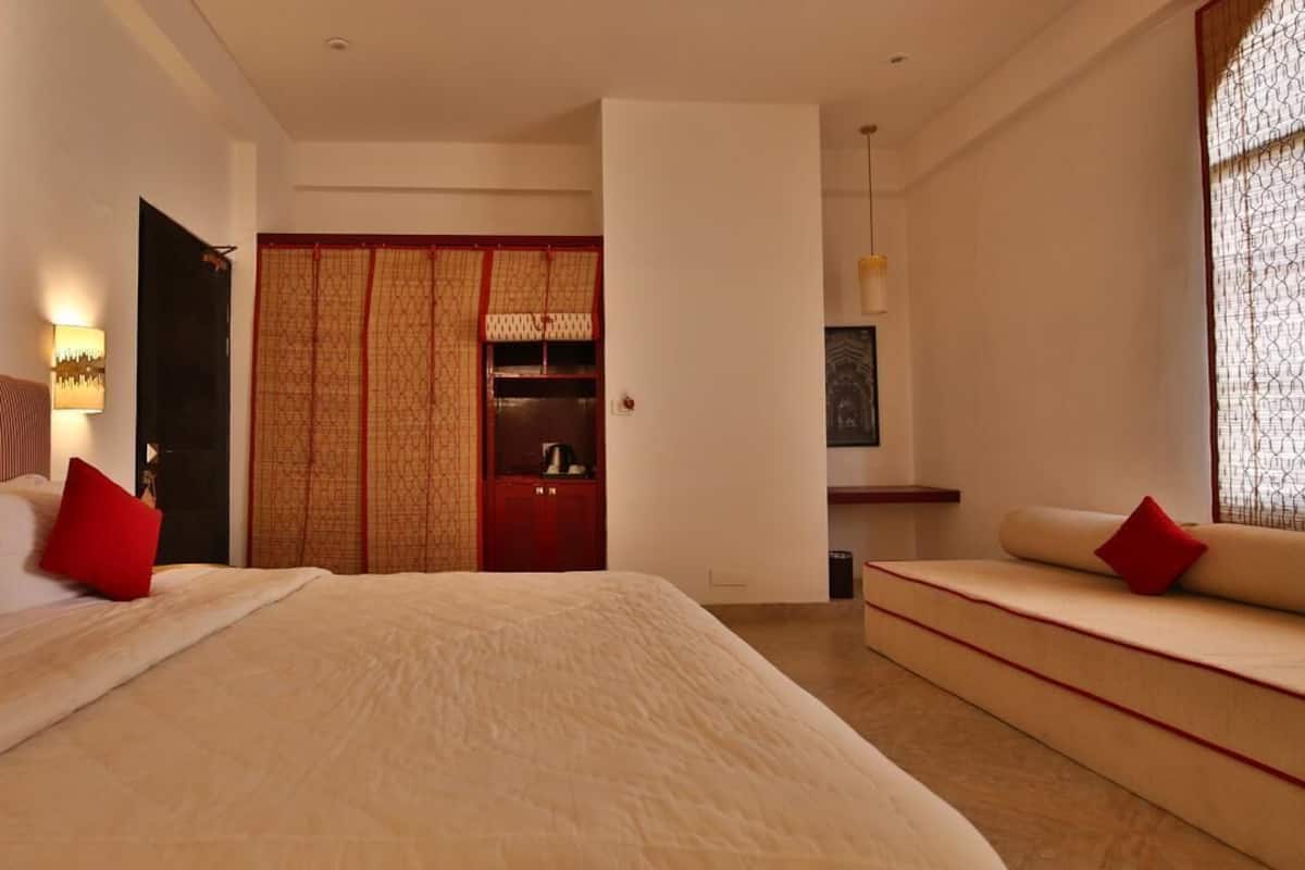 Minibar, individually decorated, individually furnished, desk