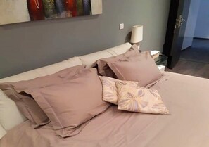 3 bedrooms, Internet